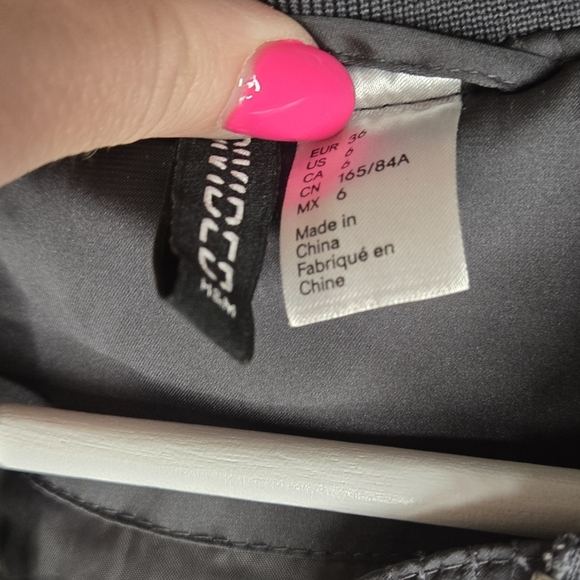 H&M Black Bomber Jacket – Size 6 | Street Style Staple - Picture 4 of 6